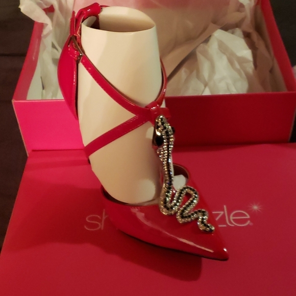 𝅺NIB red SHOW STOPPING  Stilletos - Picture 1 of 3